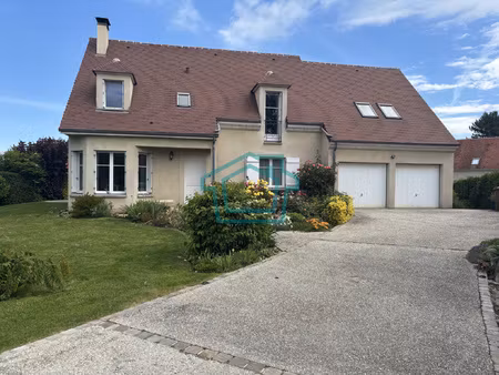 belle maison individuelle de 167 m2 avec double garage à pro