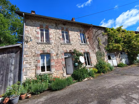 creuse - maison traditionnelle en pierre avec gîte d'accueil et superbe vue sur la campagn