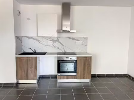 appartement montfavet 3 pièce(s) 71 m2 - parking - balcon