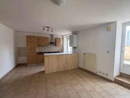 appartement 3 pièces à louer à châtellerault - quartier ozon