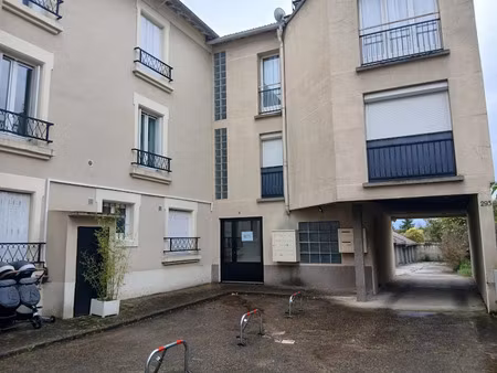 location parking 10 m² à taverny (95150)  110 €
