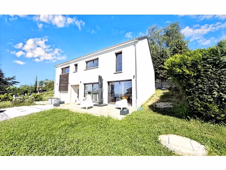 location maison  m² t-5 à chanteloup-les-vignes  2 200 €