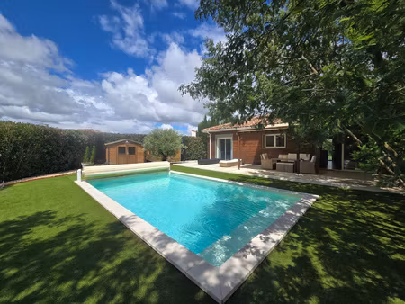 maison de plain-pied avec piscine et grand terrain 107 5 m