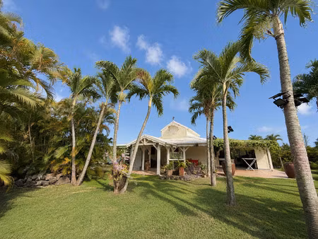 villa f5 meublée avec piscine secteur dorville st-anne