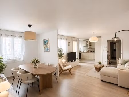 à vendre – appartement 3 pièces lumineux avec balcon  parking et box – centre-ville de bri