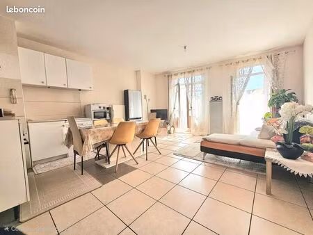 immeuble de rapport · 330 m² · 3 t4 + 1 t2 + garage · perpignan centre prix : 240 000 · re