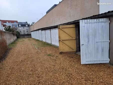 garage fermé rue des abeilles velpeau