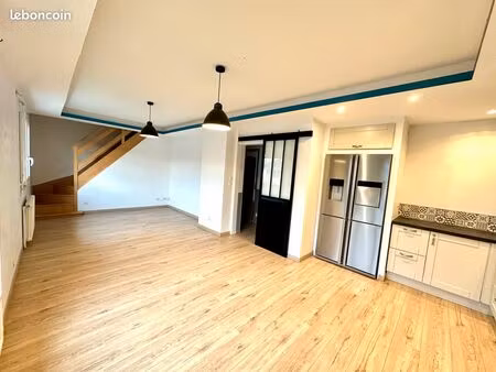 maison avec sous-sol  3 chambres avec garage et jardin