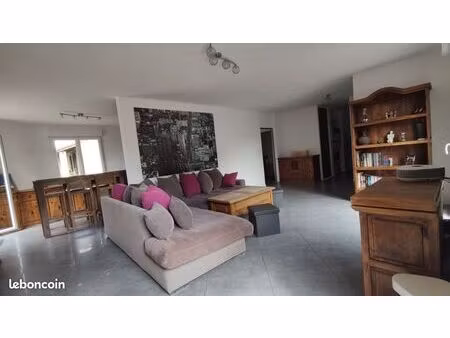 villa de plain-pieds 150 m² sur 650m² de terrain clos  idéalement située
