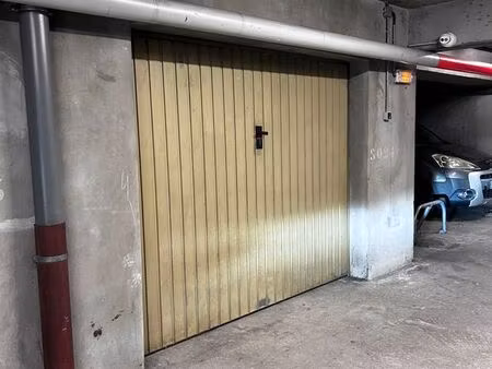 box fermé et sécurisé 5min à pied de la gare