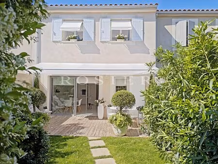 maison de village à lagnes avec très beau jardin