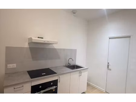 location appartement  48.22 m² t-3 à sèvres  1 420 €