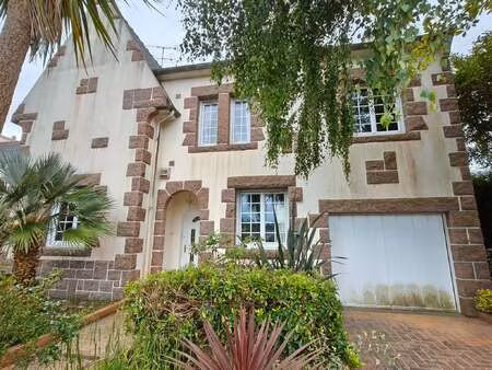 location maison à saint-brieuc (22000) : à louer / 180m² saint-brieuc