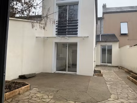 les herbiers centre ville charmante maison familiale à loue
