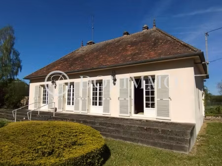beau pavillon plain pied dans un magnifique environnement.