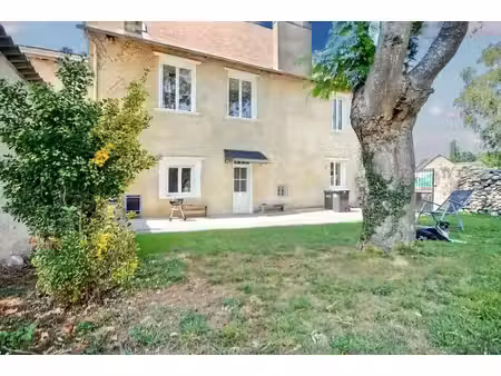 maison rénovée avec jardin et dépendances