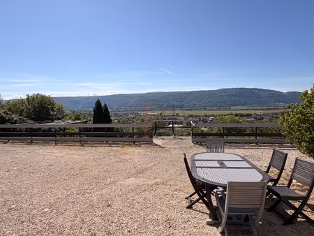 maison 6 pièces de 140 m2.