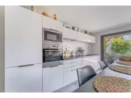sathonay-village : maison rénovée de 117 m² – 3 chambres  j