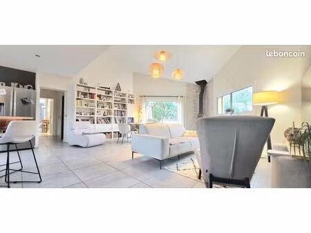 maison architecte plain-pied 223m² dpe b — terrain piscinable 6538m² — 3 suites — bureau 6