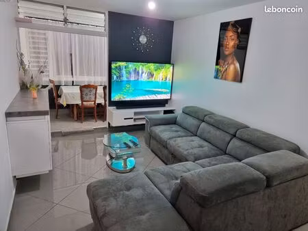location f3 basse terre au 4eme étage avec belle vue