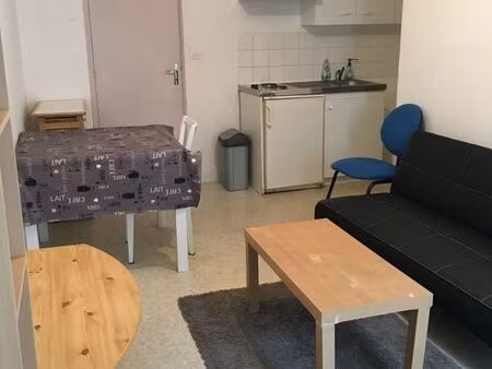 2 pièces meublé en bon état