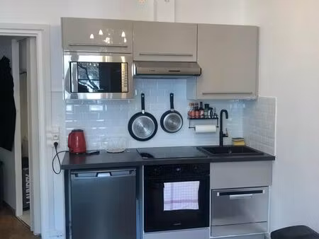 rare a paris 11e (a louer 2 pieces 24 m2)