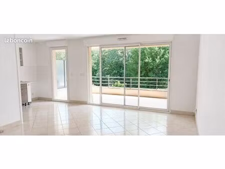 t3 lumineux avec grande terrasse et double garage – valence châteauvert
