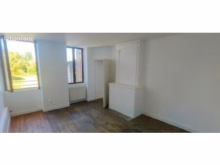 a louer t5 137m²
