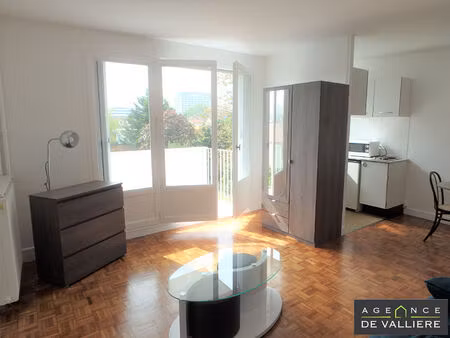 studio 28 m² meuble avec balcon
