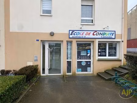 vente bureaux et commerces à bédée (35137) : à vendre / 72m² bédée