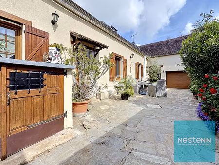 maison de charme avec de beaux volumes et un jardin de plus de 1900 m² à vendre à misy sur