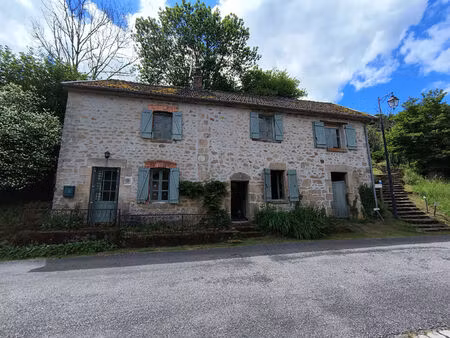 haute-vienne : maison de campagne indépendante unique de deux chambres avec une vue impren