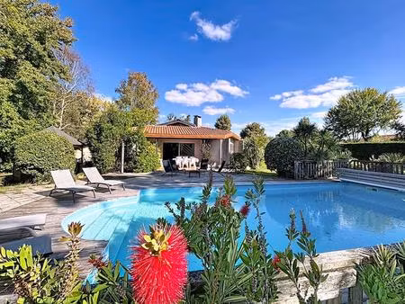 villa 4 chambres plain-pied sur grand terrain divisible  piscine  tennis
