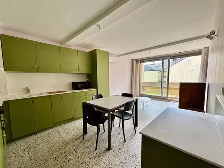 appartement 2 pieces principales avec balcon et garage