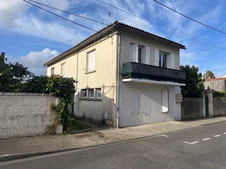 immeuble de rapport loué – 4 appartements t2 – saintes rive