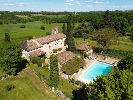 propriété historique avec piscine  verger et vues sur la campagne