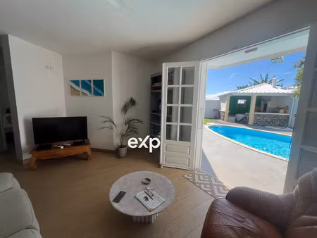 belle maison familiale avec piscine à sainte-marie