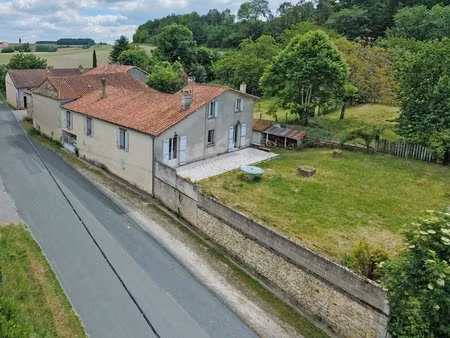 belle maison en pierres avec grange  proche verteillac!