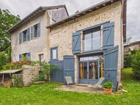 une maison élégante et chargée d'histoire offrant une vue panoramique !