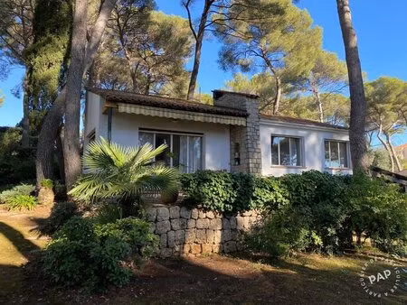 charmante villa au calme dans un cadre forestier de pins – à 10 minutes de cannes