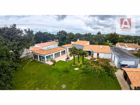 maison landevieille 6 pièce(s) 183 m2