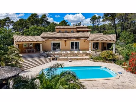 flayosc superbe propriété 4 chambres  piscine dépendance 5100m2 de terrain paysager