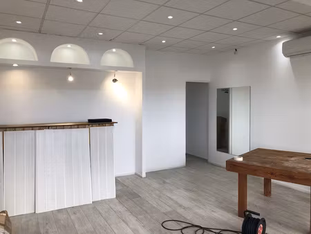 local en rdc en centre commercial très fréquenté