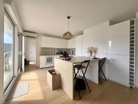 location appartement 3 pièces 71 m² à cuers (83390)