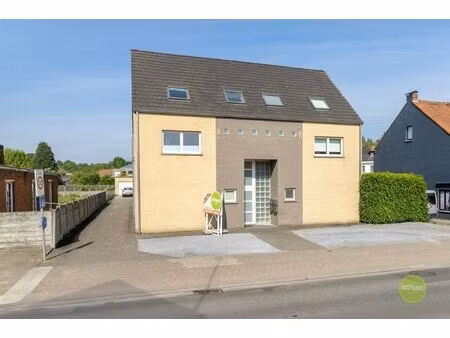 ruim duplex appartement met 2 slaapkamers te balen-olmen