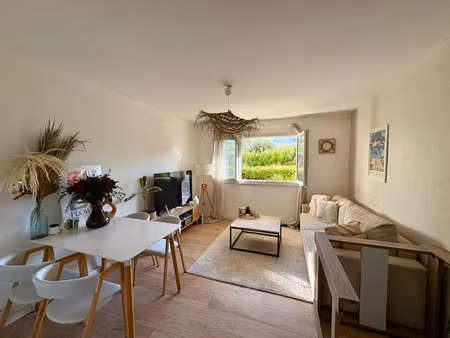 location appartement 2 pièces 46 m² à hyères (83400)