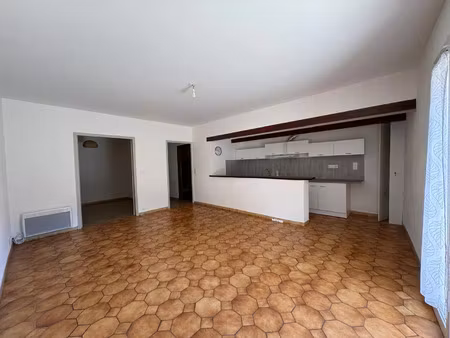 location appartement 4 pièces 80 m² à puget-ville (83390)