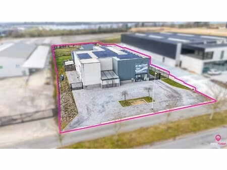veelzijdig industrieel pand met ruime woonst en zonnepanelen