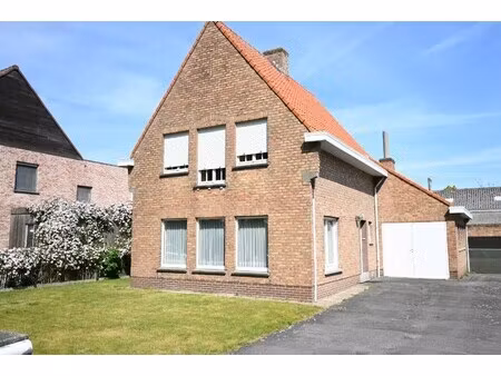 alleenstaande woning met garage en tuin