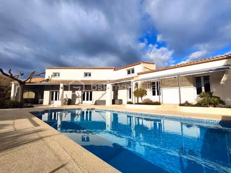 villa de 236 99 m² à poussan